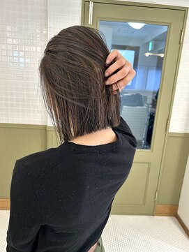 エミィ(emme) 【emme×石崎】ぱつっとボブ/ミニボブ/かき上げbob