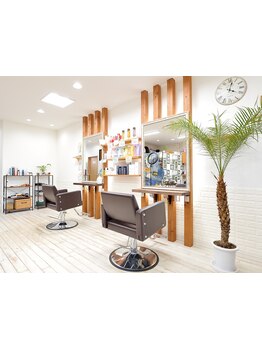 ママパパさんの施術中も目の届く所でたくさんのオモチャと子供好きなスタッフに囲まれ、笑顔でいっぱいに♪