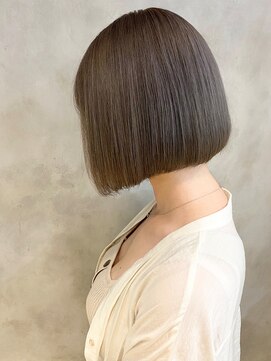 リルア 博多(LIRUA) 前下がりボブ×グレージュカラー