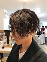 センターパートツイストスパイラルパーマメンズマッシュパーマ
