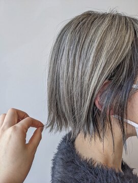 レシェル 松阪(RECIEL) 【RECIEL松阪】ブリーチありシルバーヘア×カジュアル外ハネ