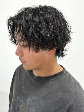 ヒュイル バイ ニアウ(Hwyl by Niau) メンズマッシュパーマニュアンスパーマスパイラルパーマ刈り上げ