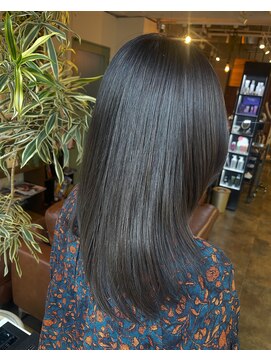 コレット ヘアー 大通(Colette hair) 〈アッシュグレーかかるレイヤーカット〉