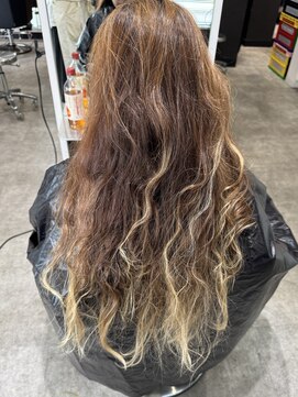 エイチ(H) バレイヤージュ　ハイライト　白髪ぼかし