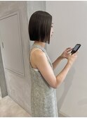 YOKE 切りっぱなしボブ丸くないボブ縮毛矯正オリーブグレージュ