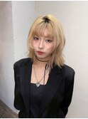 ベージュブロンド/外ハネスタイル