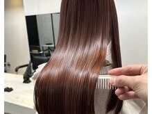 【ハイクラス縮毛矯正とは？不自然にならない？】自然な仕上がりとツヤ！ケア剤をさらにプラスで強度UP!!