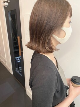 シア(sia) 切りっぱなしボブ
