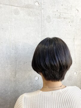 アラモア 国立(Alamoa) 黒髪アッシュ×ひし形ナチュラルショート