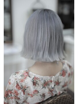 シャルティア(SHALLTIA) 切りっぱなしホワイトカラー【SHALLTIA山口】【派手髪山口】