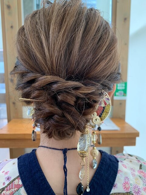 大人可愛い編み込みナチュラルアップヘアシンプルアレンジ