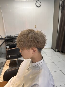 アイズ 海老名(AIZU) ブロンドミルクティーベージュ　ブリーチ　メンズカラー　理容室