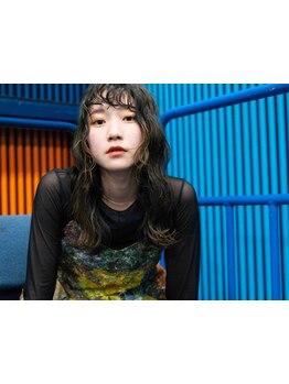 ショート、ミディアム、ロング問わず印象が変わる顔周りデザインで、トレンド感のあるスタイルに◎