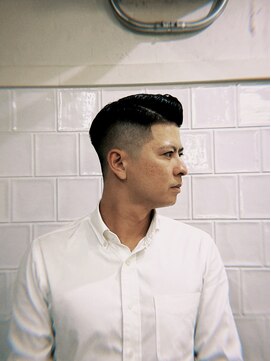 メリケンバーバーショップ フクオカ(MERICAN BARBERSHOP FUK) 王道スタイルハイライトマッシュパーマウルフフェード