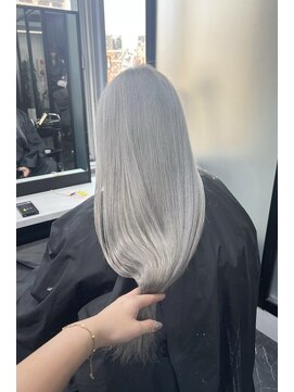 リア 大阪梅田(Ria) ～シルバーグレージュ～　【Ria 大阪 梅田】