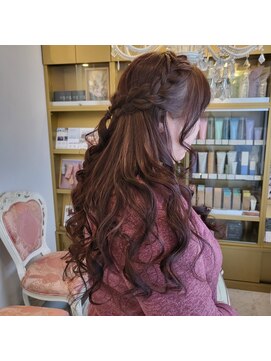 クィーンズ 編み込みハーフアップ