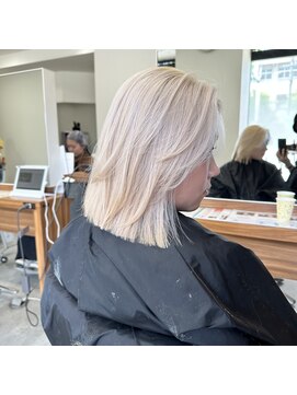 ホーミーキョウト(Homey Kyoto) ワイトブロンド×切りボブ×顔周りレイヤー◎