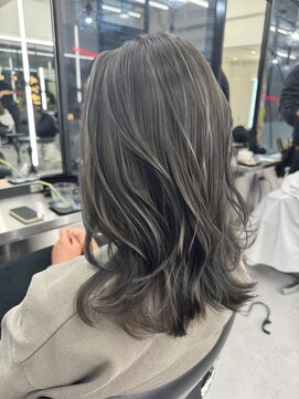 アルドーレフィエロ シンサイバシ(Ardore fiero shinsaibashi) コントラスト極ハイライト☆グレーベージュ☆20代30代40代