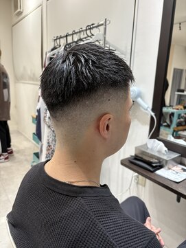 ナチュラルクロップ　スキンフェード　メンズ