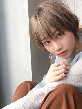 ローウェル(Rowel) グレージュ×ショートボブ