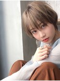 グレージュ×ショートボブ