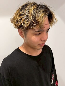 キャパ セントラル 天神 大名店(CAPA central) ブリーチ メンズパーマ シャドウパーマ ツーブロック 20代