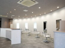 リヴアニバース(LIV ANNIBIRTH.)の雰囲気（初めての方も緊張しにくい、落ち着いた店内。）
