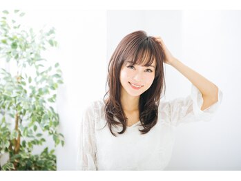 ユヌ バナーヌ(une banane)の写真/【小顔魅せ×似合わせ】骨格や生え癖を見極めたカット技術!顔周りの繊細なデザインで1番似合うスタイルへ