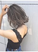 外国人風ボブ ハイライトグラデーション グレージュ 外ハネ