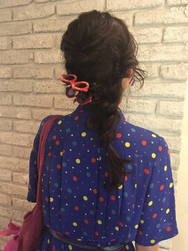 マルケ ドゥ マッシュ(MaruQuee de mashu) 編み込みダウンスタイルアレンジ