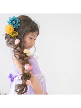 キッズプリンセスヘア L ヘアセットサロン キュア Cure のヘアカタログ ホットペッパービューティー