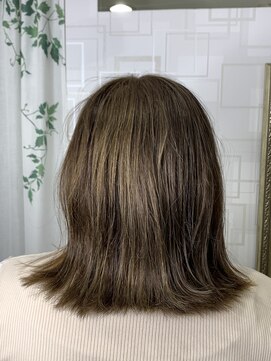 リトル(Re:tle) 【河野有希】白髪ぼかしボブハイライト