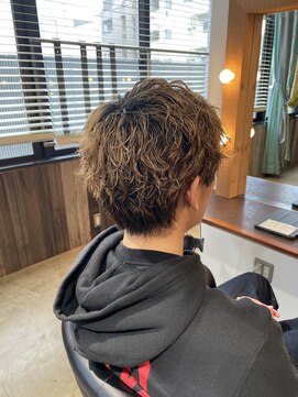 ビハインドザカーテン(BEHIND THE CURTAIN) スパイキーショート×ブリーチパーマ