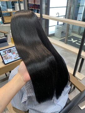 ラック 本厚木店(LUCK) 黒髪でも重く見えない　髪質改善/縮毛矯正/艶髪/酸性ストレート