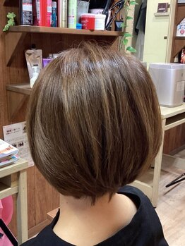 ジェリーズバーヘアー(JERRY'S Bar HAIR)の写真/ぺたんこや広がりでお悩みのあなたに。丁寧なカウンセリングとマンツーマン施術でお悩みを解決に導きます。