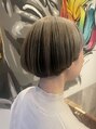 ロアー ヘアー リンク 葛西駅前店(RAWR hair link)&nbsp;表面だけブリーチをしているマッシュショート。陰影が楽しめます