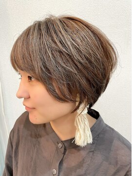 ウル(uLu.) 【白髪ぼかし】ショート×ハイライト☆