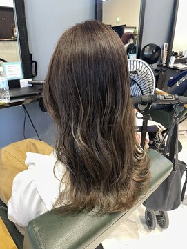 レナータ ヘア(Renata hair) オリーブベージュ