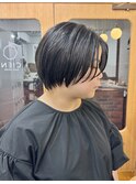 【ショートカット】センターパートの丸みショートスタイル