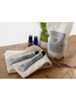 ヴィラロドラのオーガニックカラー使用で髪や頭皮に優しい白髪染めが叶う♪ツンとした匂いが苦手な方も◎