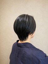 ウミト(Umito)&nbsp;襟足タイトで上品な大人ハンサムショート