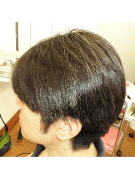 スタジオ ティーウェーブ(S.T.WAVE) ツムジの周辺がペチャンコにならないようにソフトに施術。