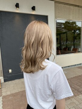 シュールトルワ(SUR TROIS) ハイトーンベージュ