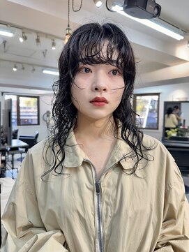 ヴェイン 渋谷(vain) ミディアムパーマロングウルフくせ毛風暗髪グレージュシースルー