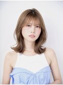 ミルクティーベージュ小顔ヘア外ハネレイヤーボブ