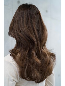 ザシー オモテサンドウ(The C) 小顔に合わせカットフェミニンロングレイヤーメルティーカラー