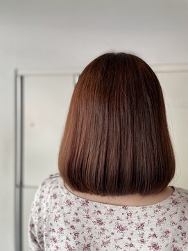 ディシェーレローブ(die Schere Lob) ほんのりピンクブラウンで艶カラー