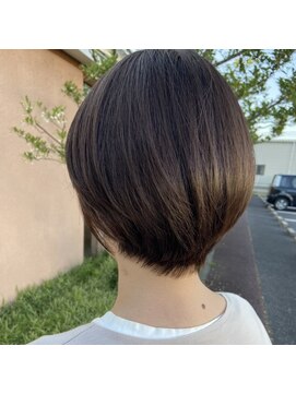 大人綺麗な首元すっきりショート