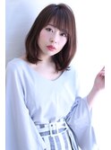 ひし形シルエットのグレージュボブ