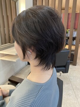 マイノリティー 石橋店(Minority) 大人ショート　ウルフショート　アッシュカラー